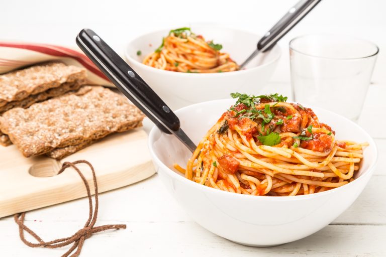 Spagetti med tomat & makrillsås