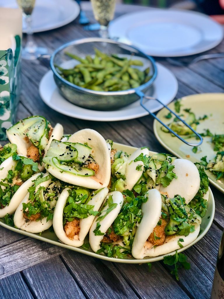 Fiskkakor med sesam & en sötsur gurksallad med koriander