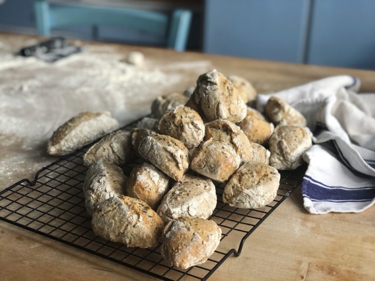Det snabba, goda, enkla brödet – den skurna brödbullen.