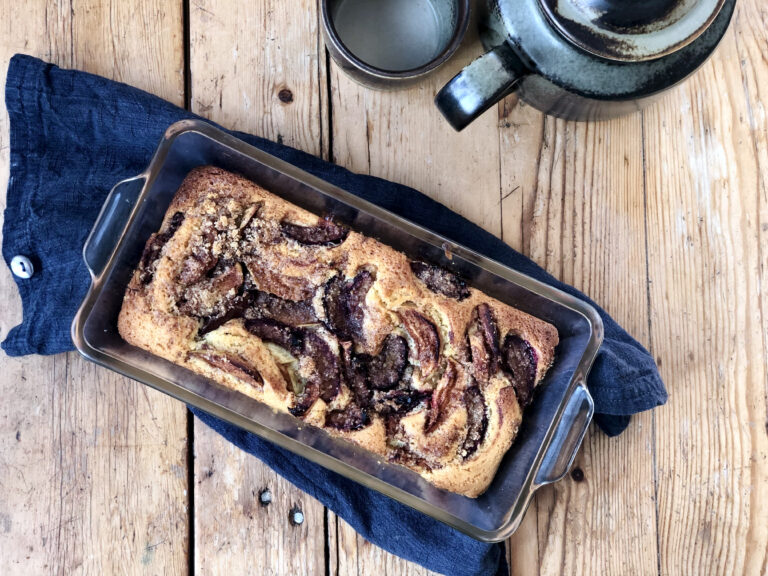 Novemberkaka – Äppelkaka med mandelmassa, kanel & hemmagjord vaniljsås