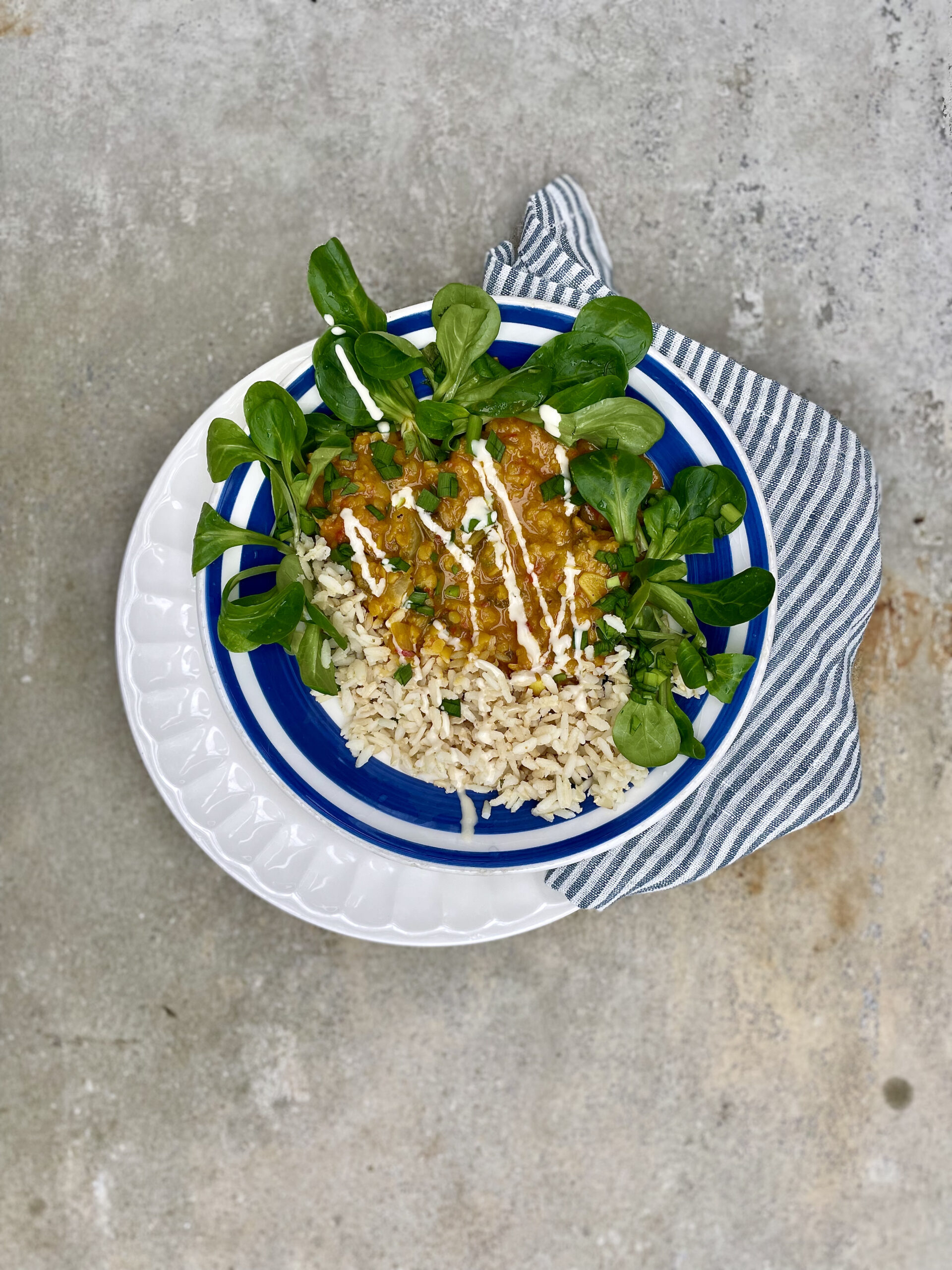 Gul linsgryta med ingefära, kokos & råris