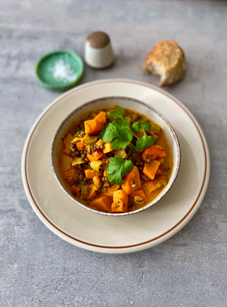 Currygryta med sötpotatis, linser & jordnötssmör