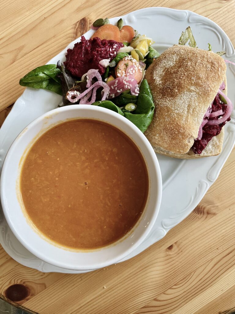 Ugnsrostad tomatsoppa på färska tomater