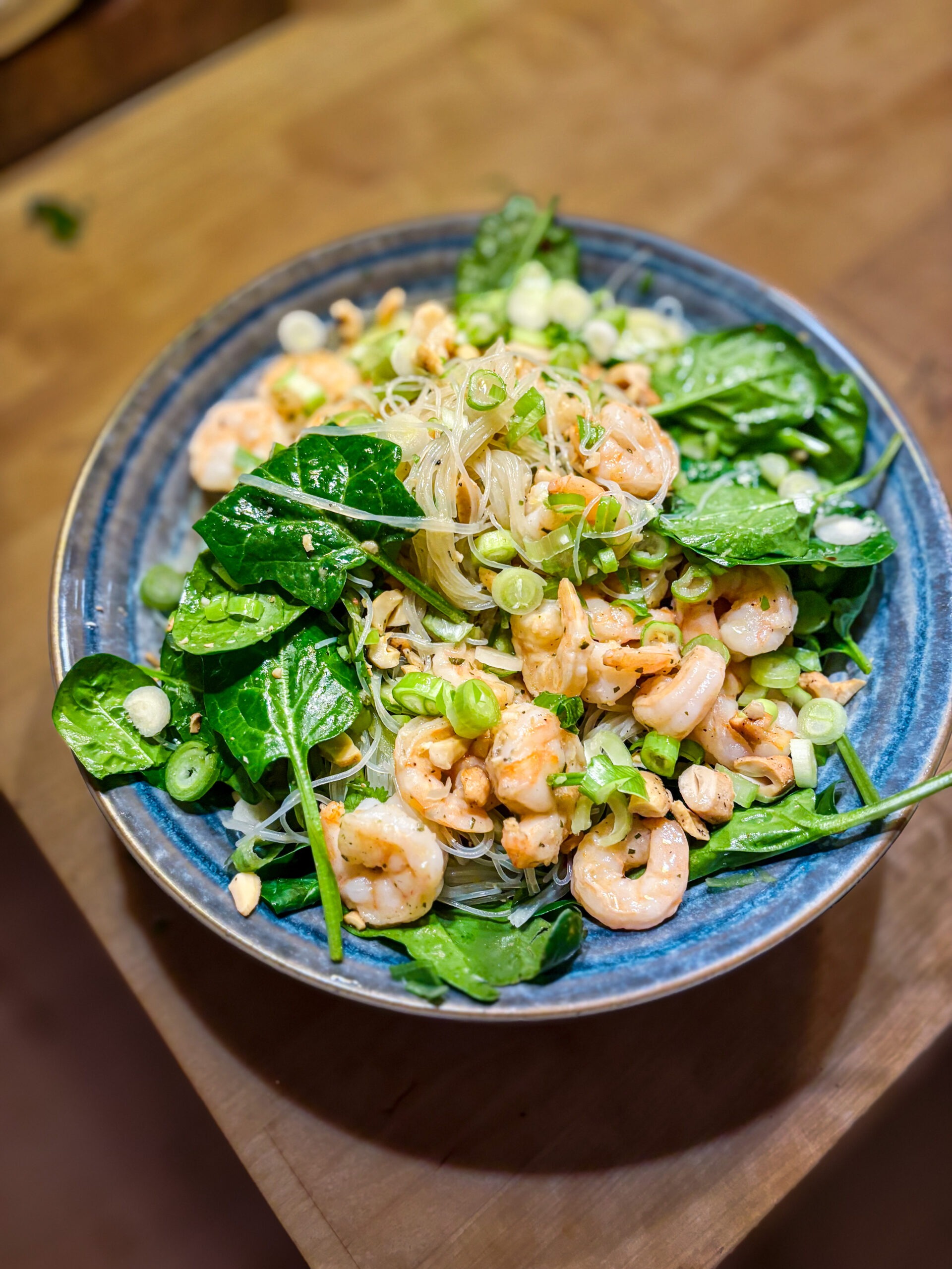 Asiatisk risnudelsallad med räkor