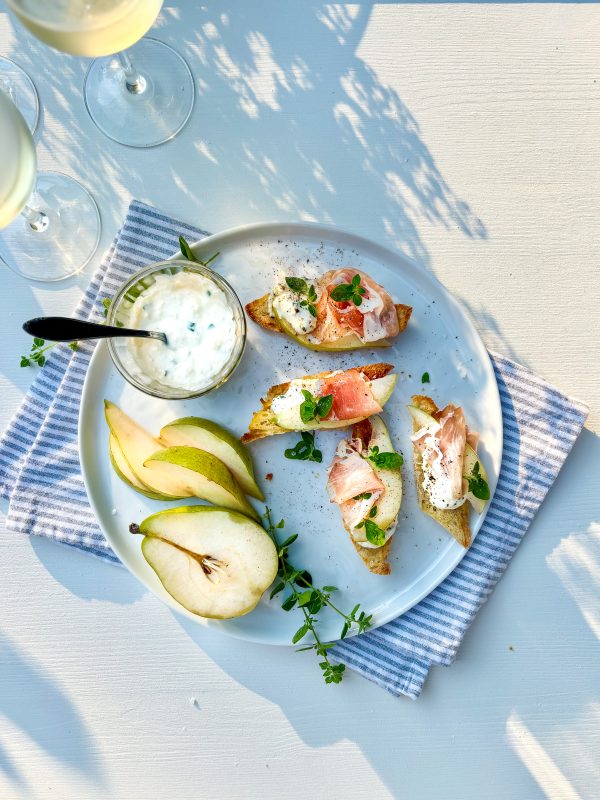 BRIEKRÄM MED PROSCIUTTO & PÄRON