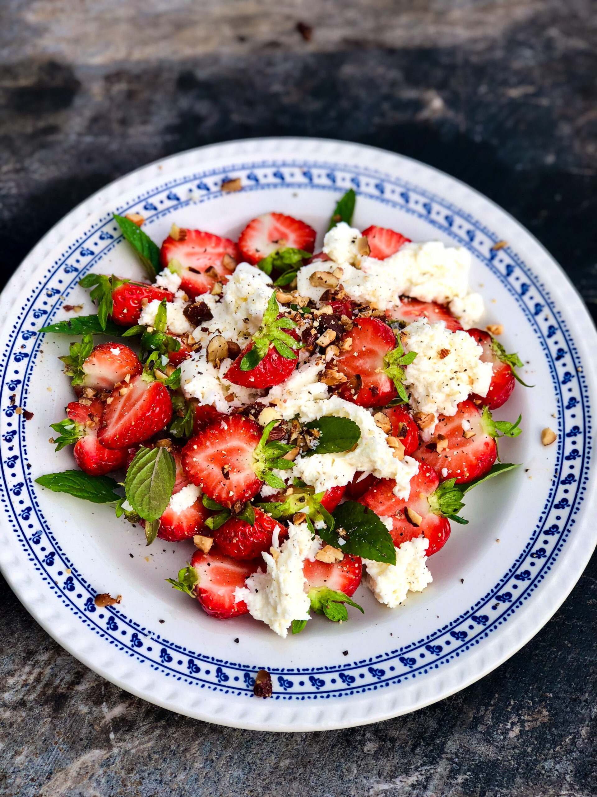 Caprese med jordgubbar, mozzarella & balsamico